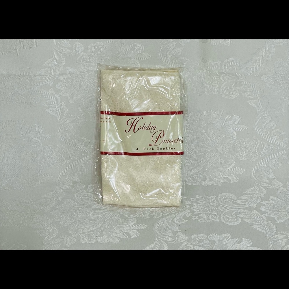 Holiday Poinsettia Napkins. 4 total napkins.